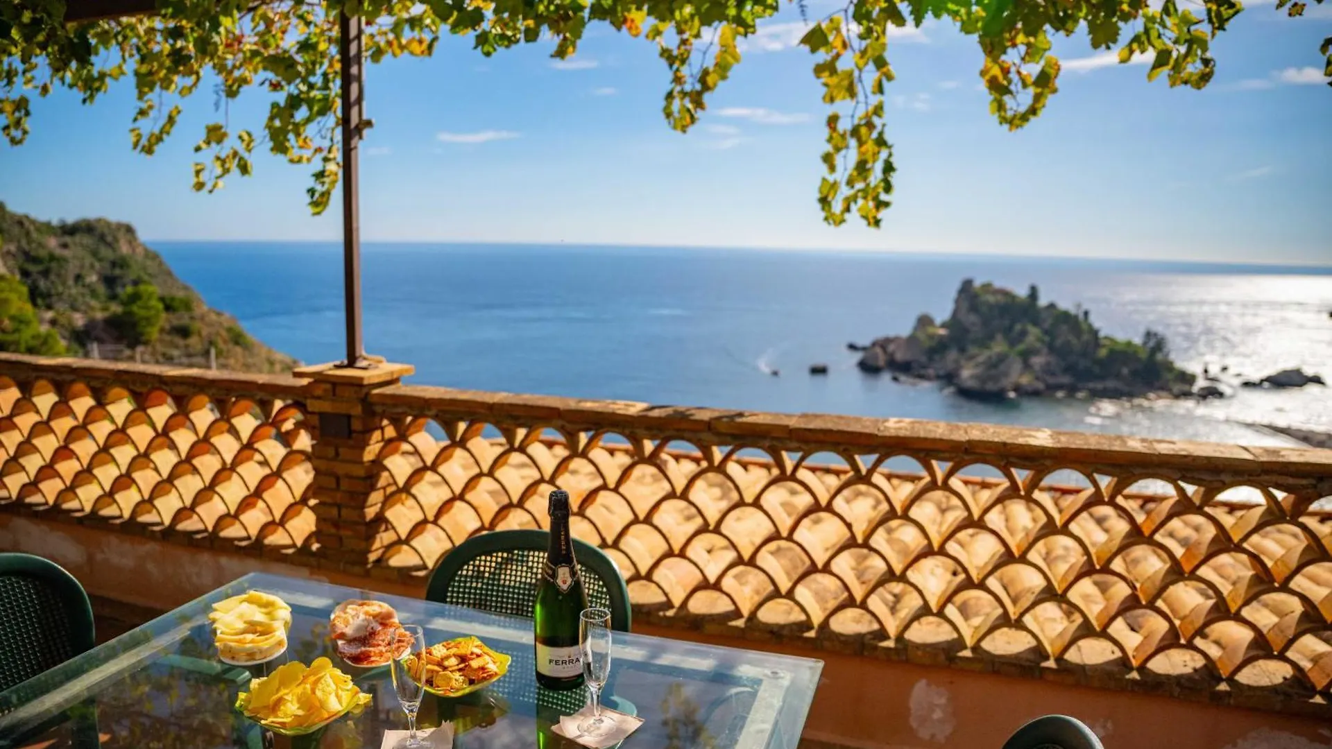 ***  Mendolia Beach Hotel Taormina Italy
